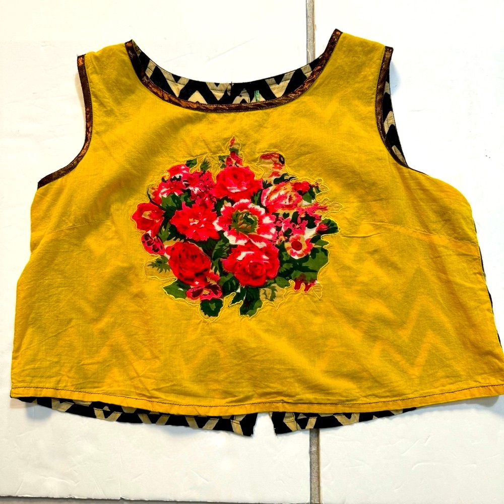 mixed media artsy crop top yellow floral patchwork zigzag button back medium